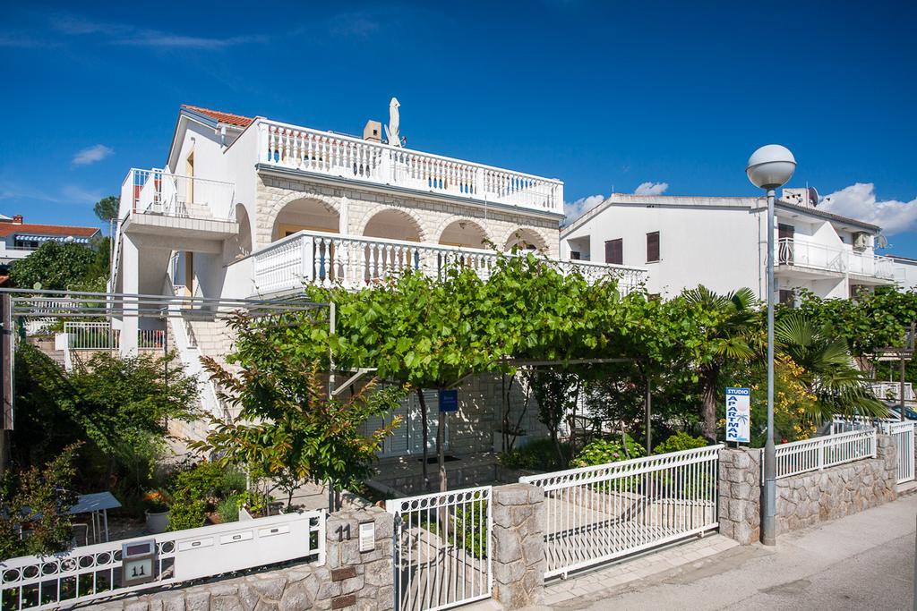 Apartments Dino Krk Town Exterior photo